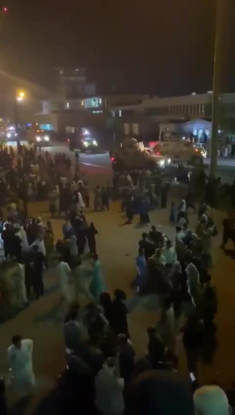Chaos at Kabul airport, Thousands of people are wanting to leave Afghanistan