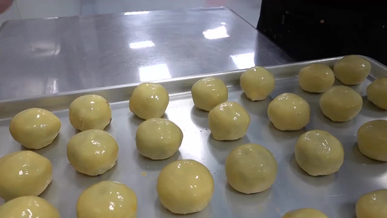 Salted Duck Egg Yolk Pastry