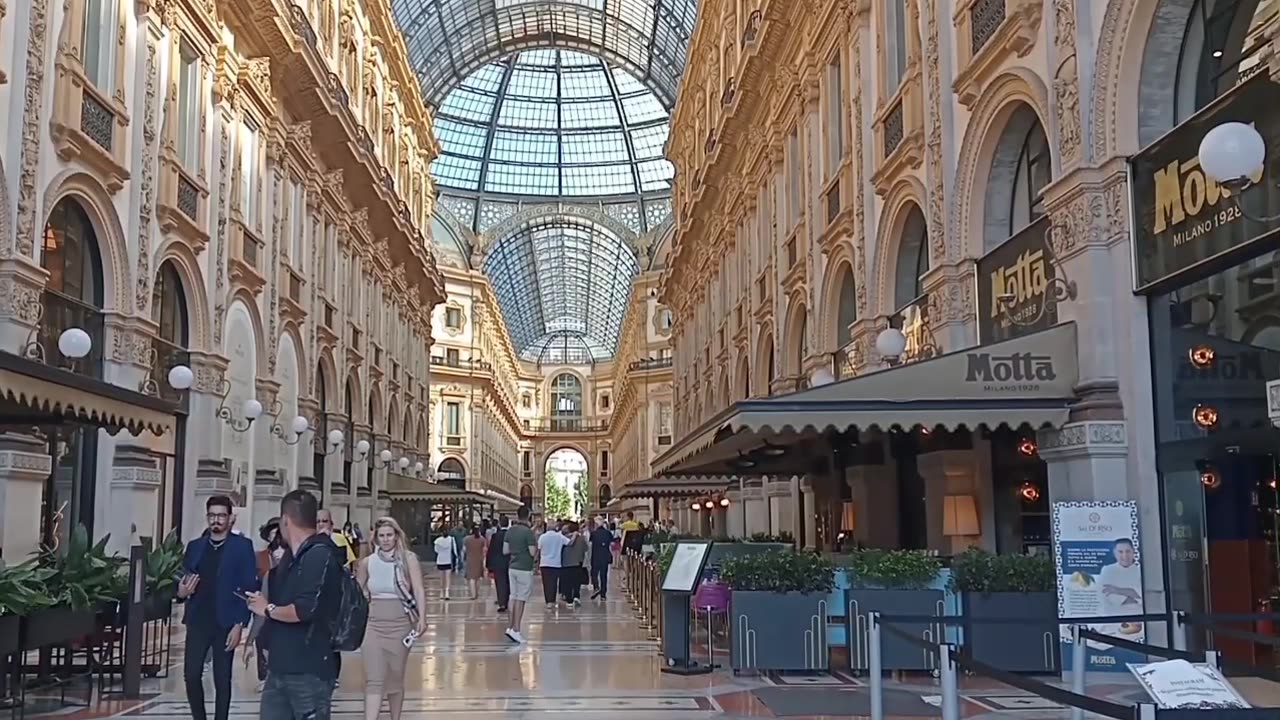 Walking Tour Of Milan Italy - Galleria Vittorio Emanuele II