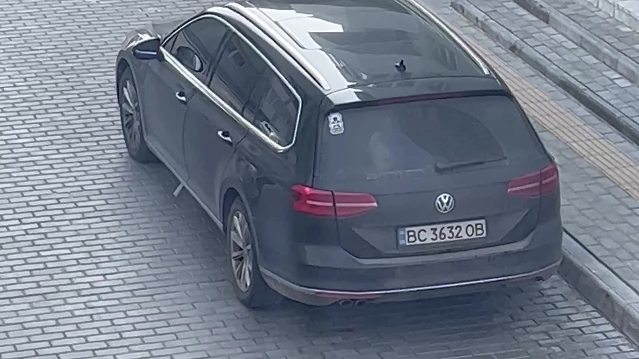 Woman's Trunk Keeps Opening When Trying To Drive Away