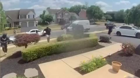 Porch Pirates Fight Each Other To Steal A FedEx Package