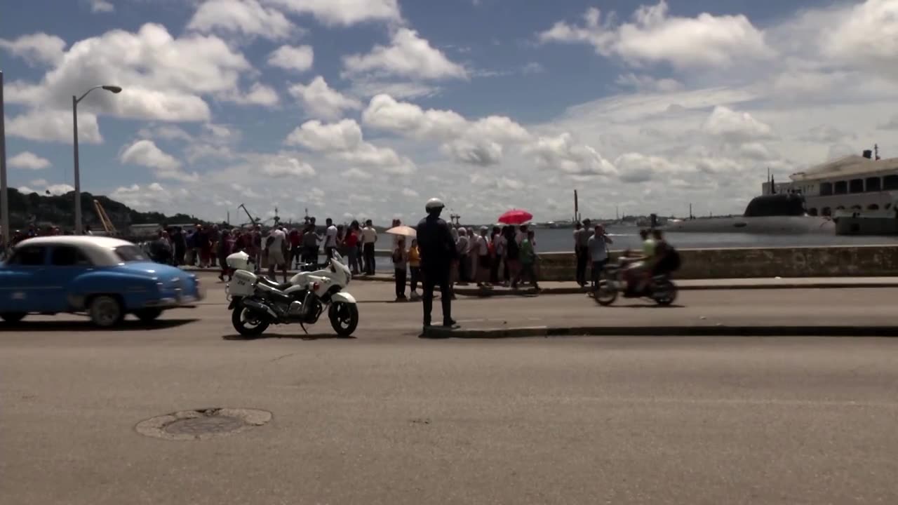 Hundreds line up to tour Russian warship in Havana 06/13 | 😳😳