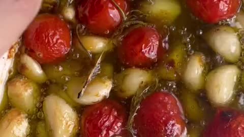 Garlic Confit 🧄 with 🍅