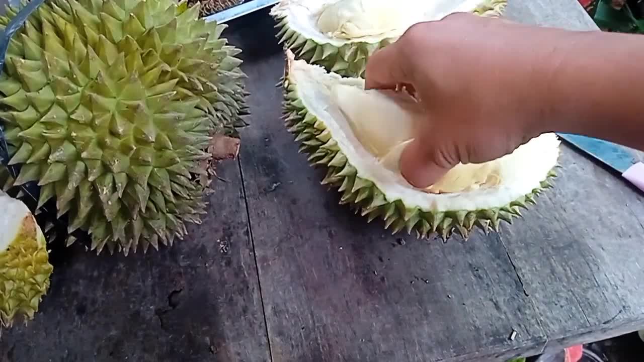 PAANO KUMAIN NG NAPAKATAMIS NA DURIAN_🤔🙄😆#durian #milky #sweet