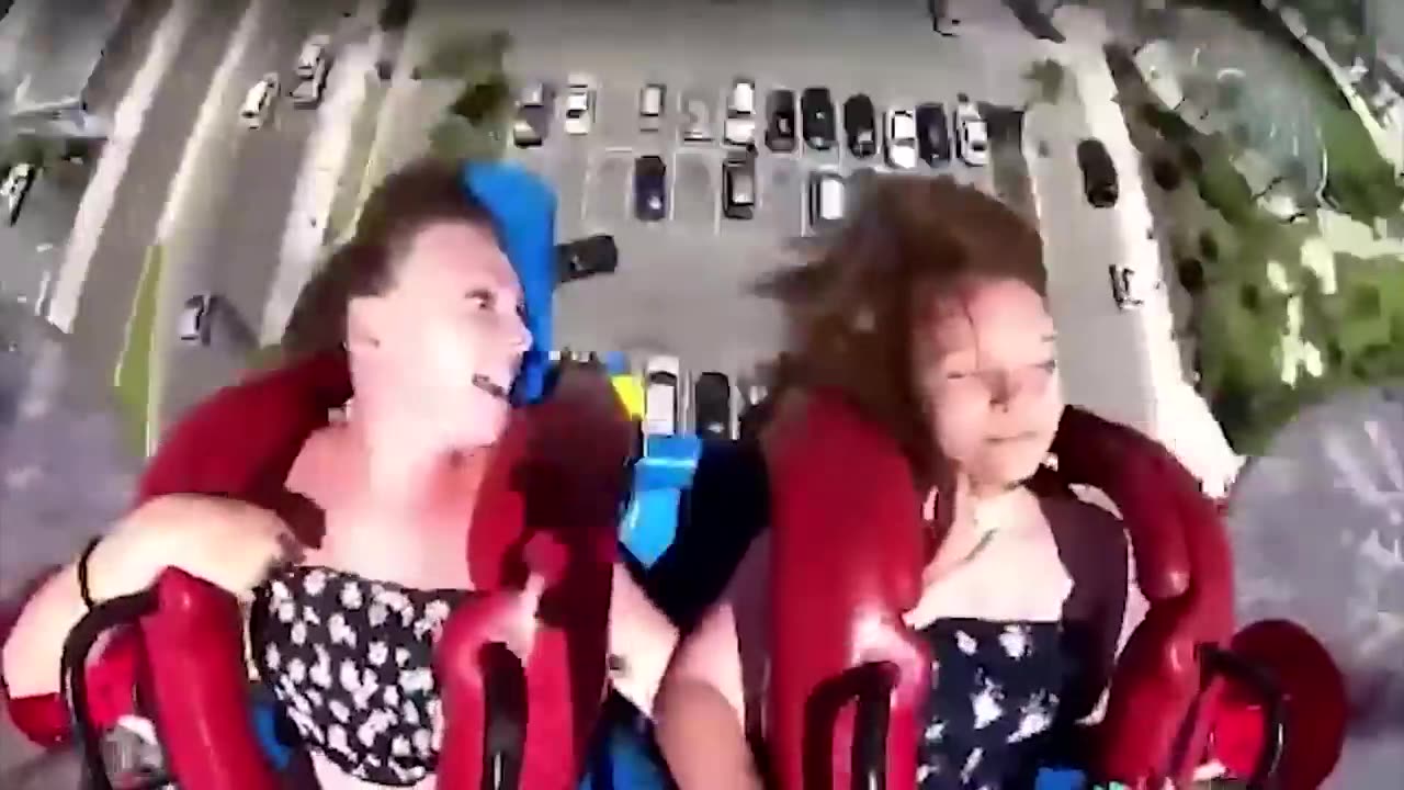 40 Most Ridiculous Moments at Amusement Parks Caught on Camera