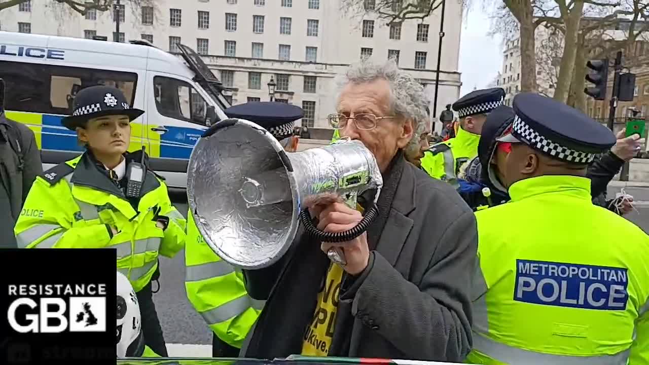 #LIVE | KIER STARMER QUESTIONED | Police Move in on British Freedom Convoy London (07.02.22)