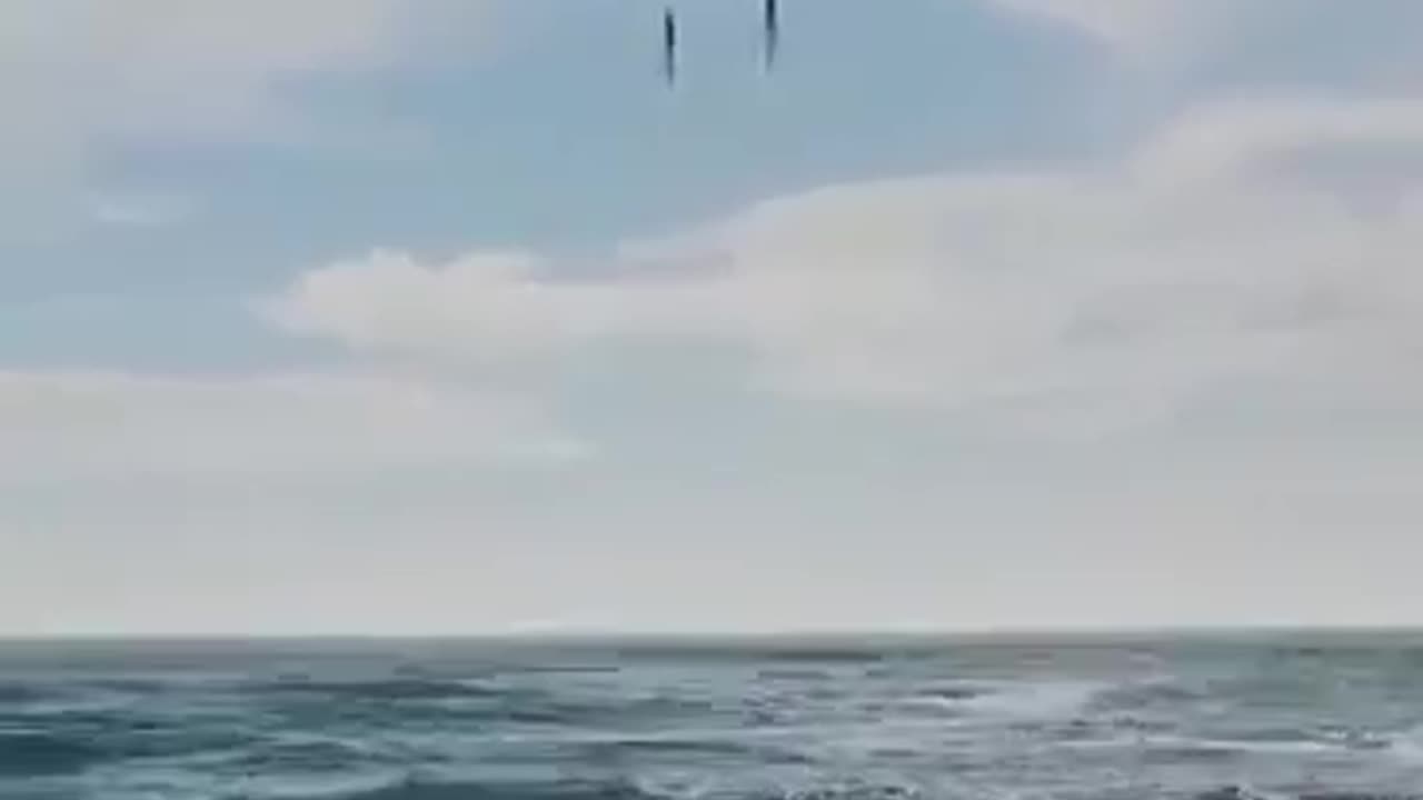 UFO AT SEA ABDUCING FISHES 2023