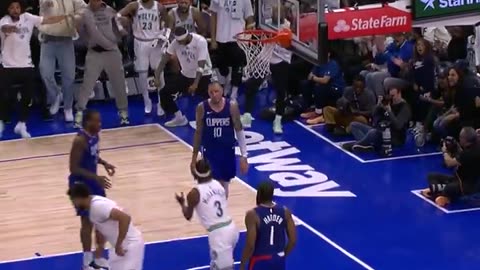 Gobert with the No-Look Dime! Jaden McDaniels Slams Home the Dunk!