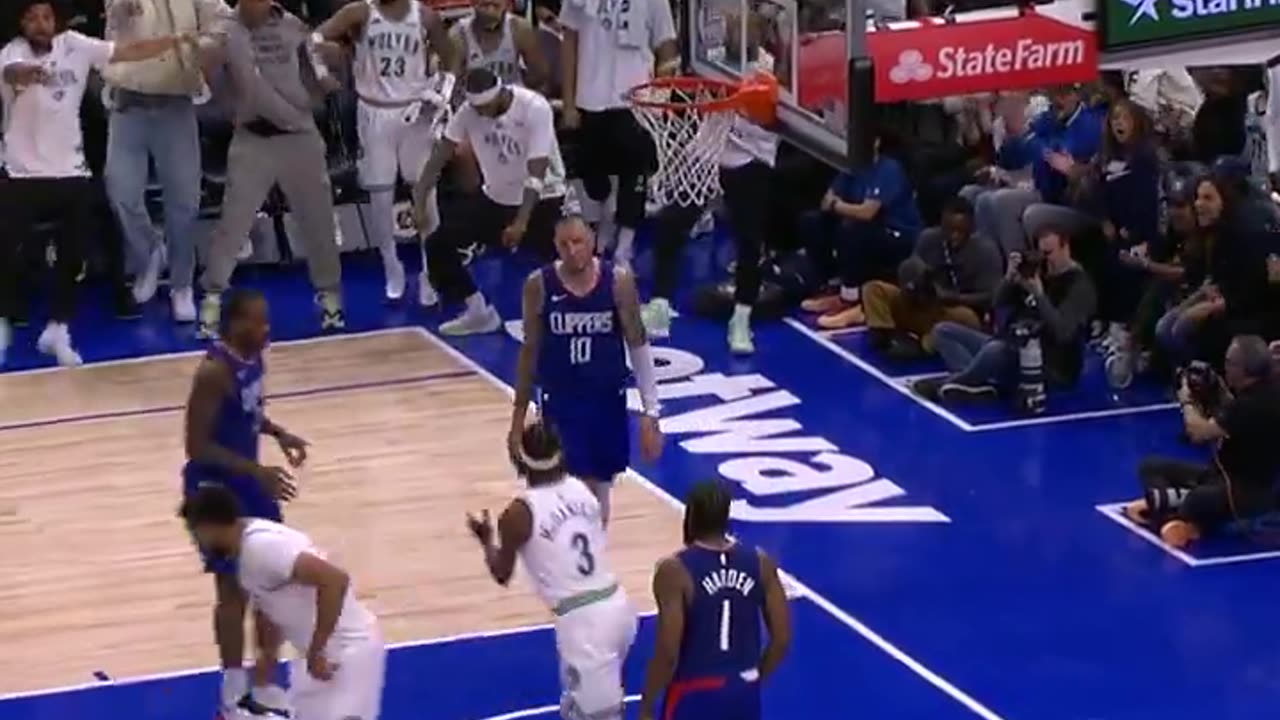 Gobert with the No-Look Dime! Jaden McDaniels Slams Home the Dunk!