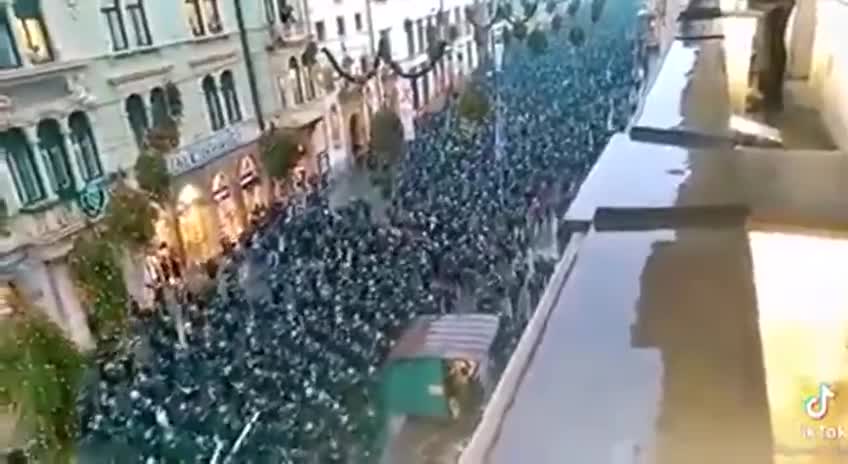 Austrians defying the illegal lockdown of unvaccinated citizens - Protest
