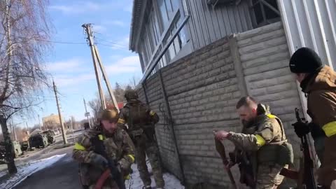 Ukrainian Militia engage RUAF inside a 3 story building, Kharkiv