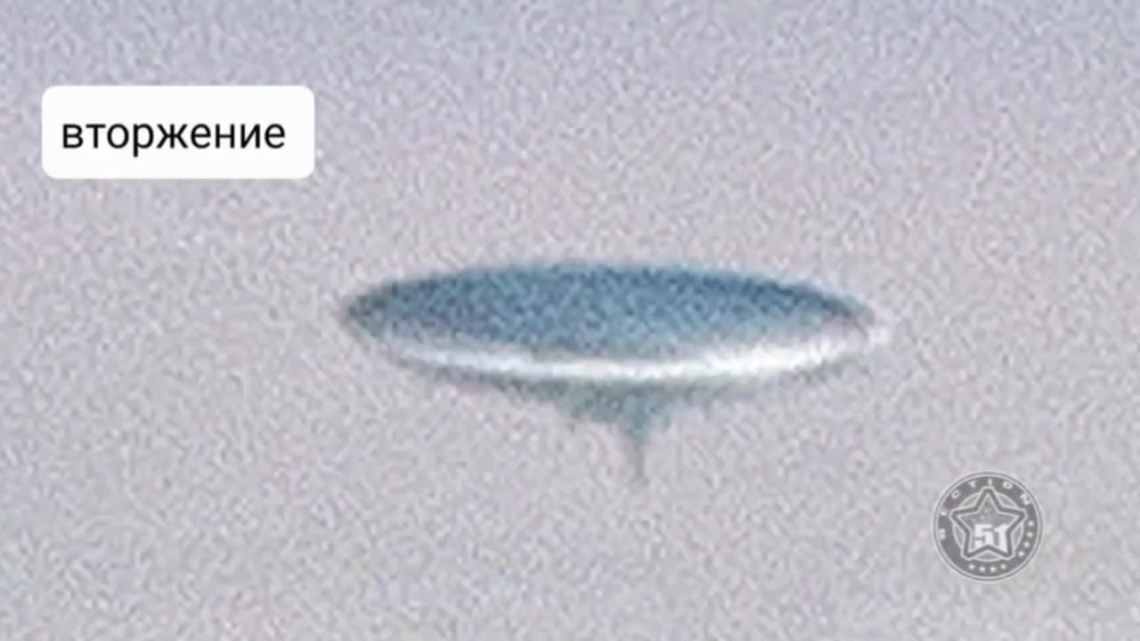 Distorting the space near the ISS, a huge UFO demonstrated a portal to another world.