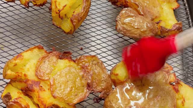 Smashed potatoes 🥔#recipe #cooking #foodie #foodtiktok #food #foryou #fyp
