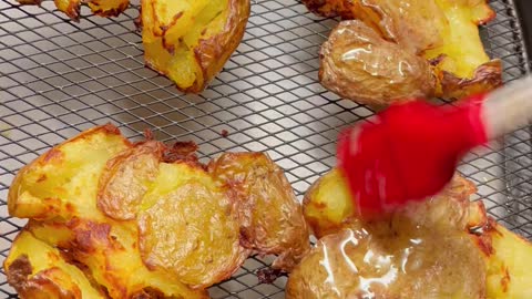 Smashed potatoes 🥔#recipe #cooking #foodie #foodtiktok #food #foryou #fyp