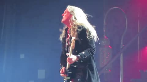 Cher - Joel Hoekstra guitar solo 5-19-2018 Las Vegas