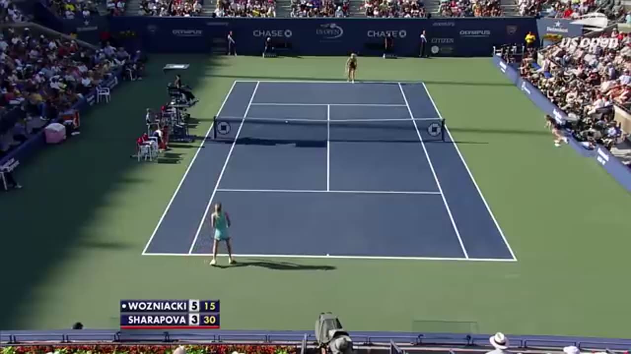 20-year-old_Caroline_Wozniacki_vs_23-year-old_Maria_Sharapova___US_Open_2010_Round_4