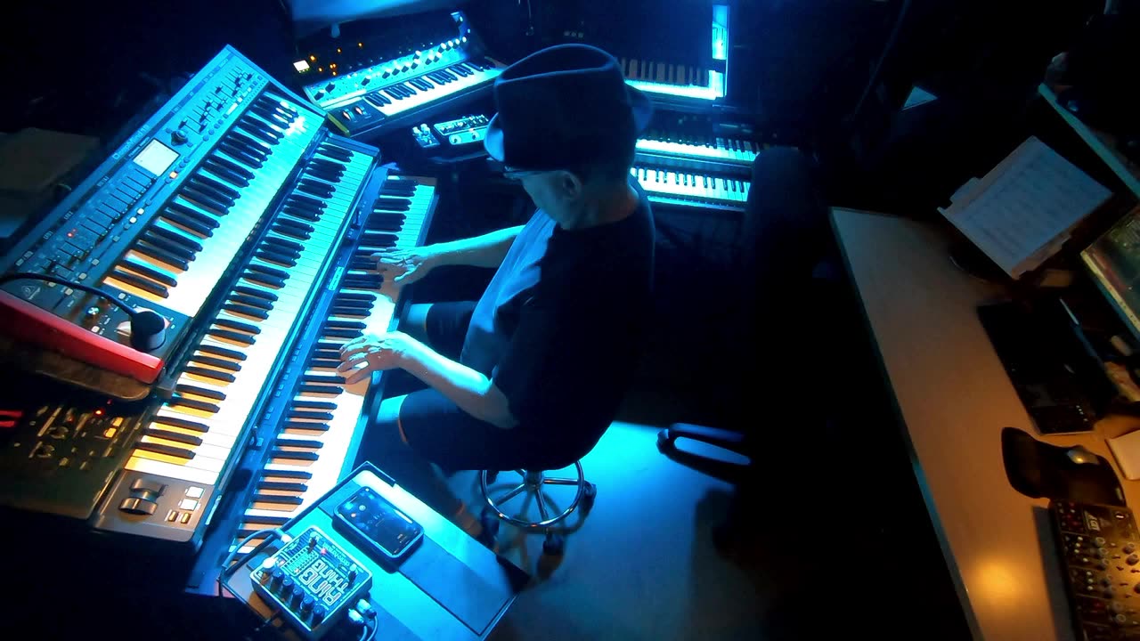 Red velvet world (Yamaha MOXF8, Behringer Deepmind 12, EHX Ring thing)