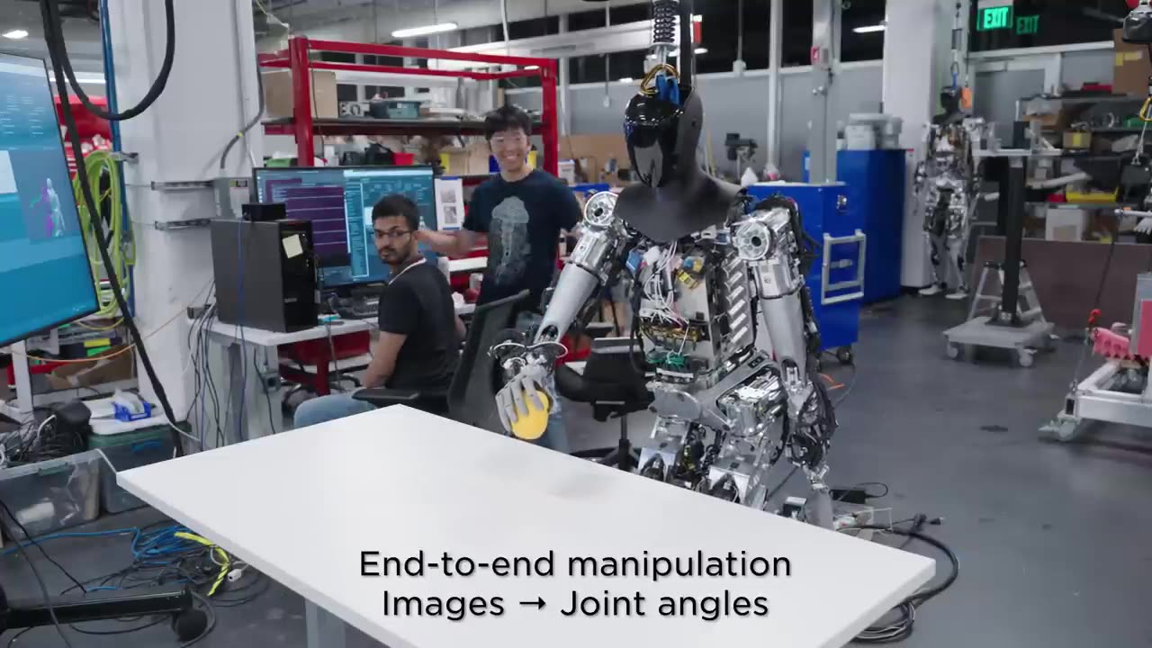 Tesla's AI Humanoid Robot Can Walk Now