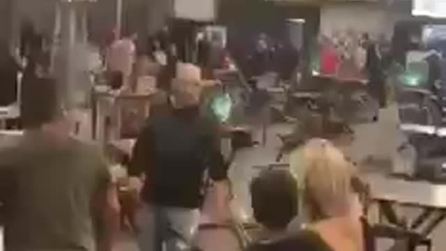 The bars are free 🙄😁