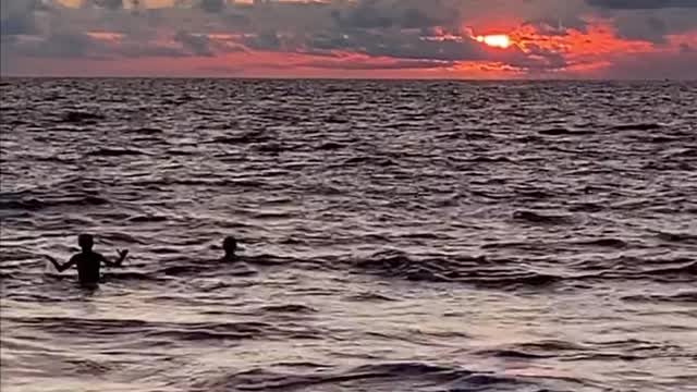 A snapshot of Maui Sunset tonight at Kam III