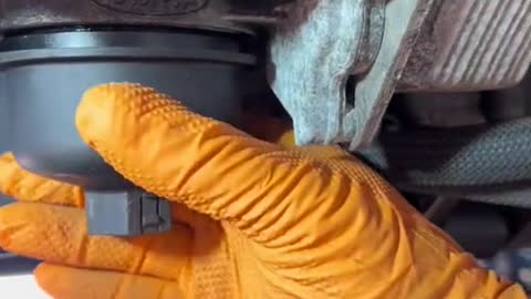 Removing tool for oil filter element