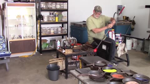 Hot Glass, Scott Meyer Makes a Feather Vase Part 2