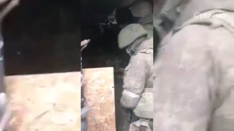 Нахрен ты гранату кидал Ползи сюда! Бить не будем!