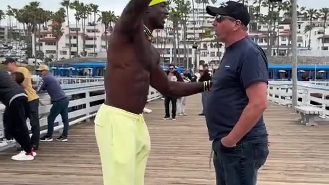 He was like 👆🏾🕶️👆🏾🕶️👆🏾🕶️👆🏾🕶️