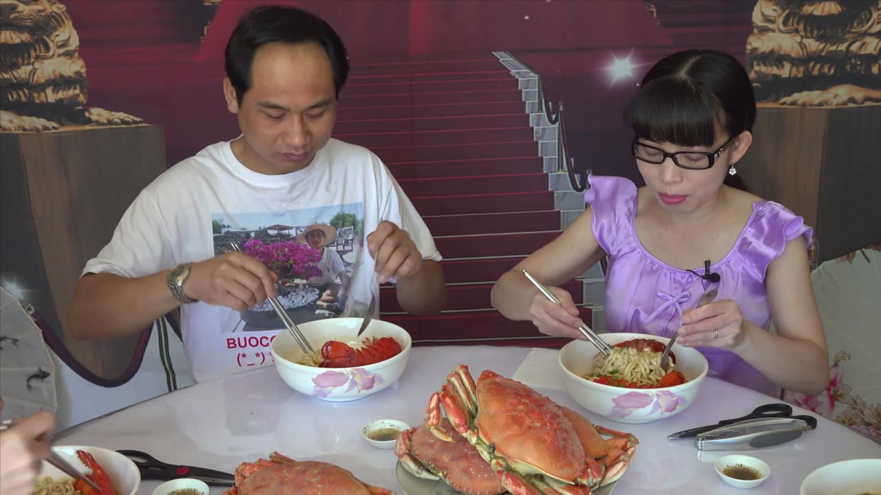 THỬ THÁCH MÌ CAY VỚI TÔM HÙM - SPICY NOODLE WITH LOBSTER