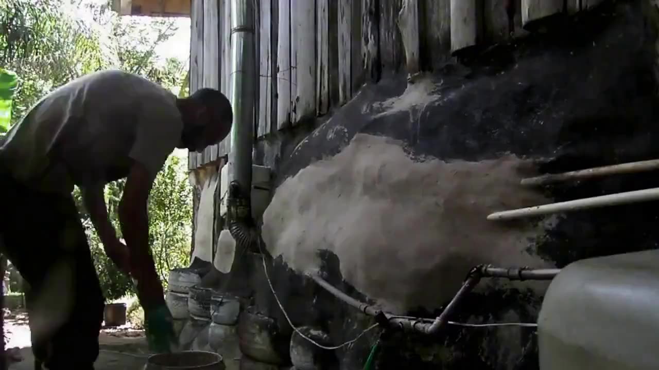 Repairing a Cob Wall - Concertando uma parede de Cob