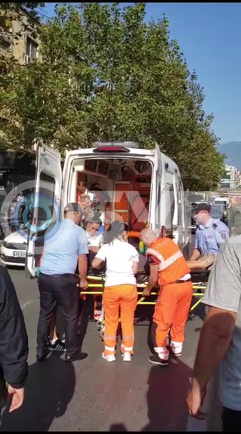 VIDEO/ Aksident në Tiranë, plagoset një person