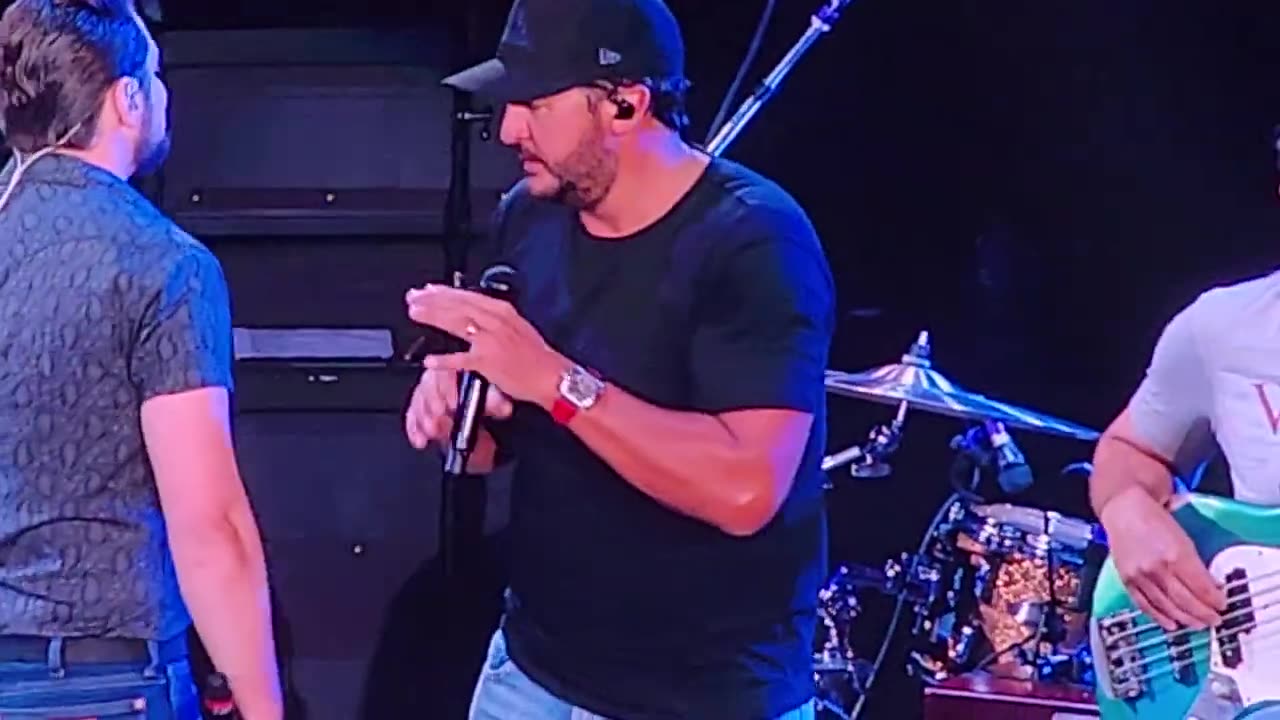 Luke Bryan Country On Tour at Shoreline Amphitheatre, Mountain View, CA Sat July 22, 2023