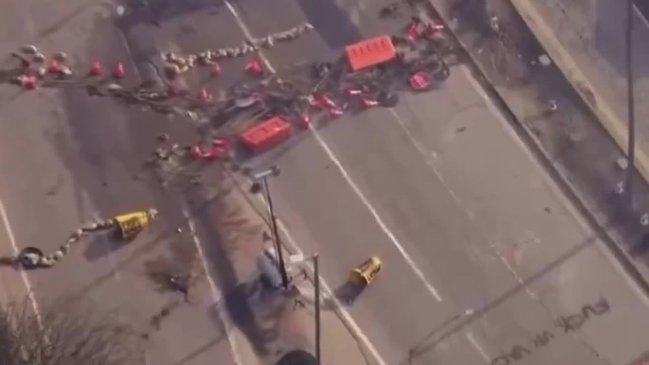 🚨BREAKING: Pro-Palestine Protesters armed with stones and construction equipment #Los Angeles