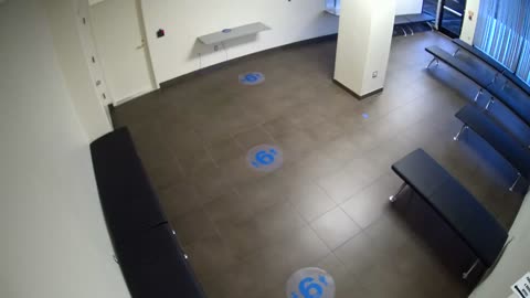 8030FCOB01128BadgingWaitingArea_2021-01-05_16h00min01s680ms.mp4