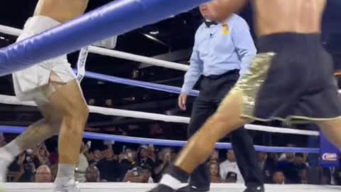 #AndersonSilva leaving the arena after his loss to @jakepaul