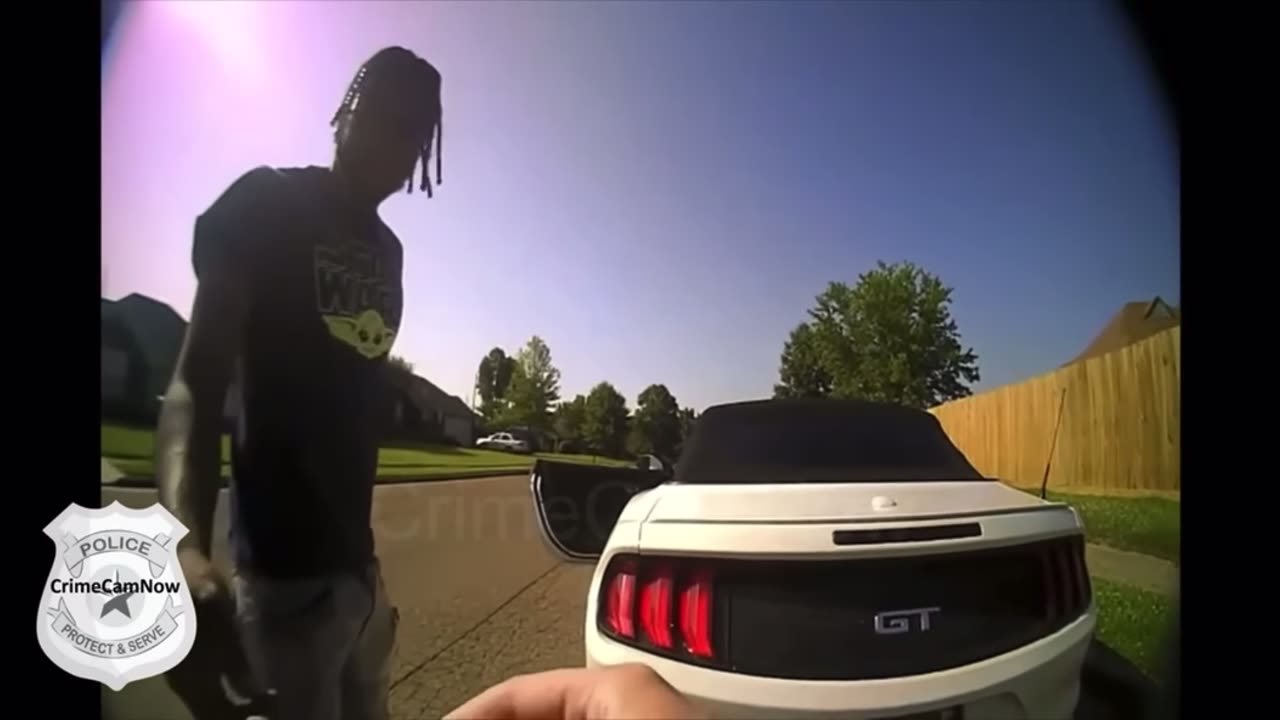 Desperate Man kicks deputy out of car MUST WATCH