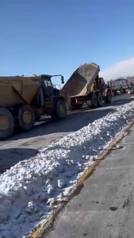Dump trucks join convoy in Ottawa (Feb. 7, 2022)