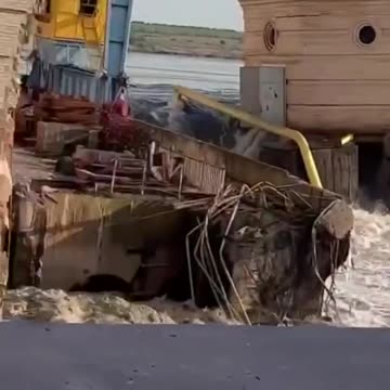Ukrainian dam broken