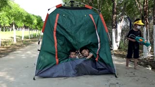 Beijing residents seek respite in urban outdoors