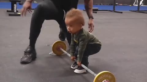 Start em’ young 💪 (thejamestownsendIG) #weightlifting #prodigy #nodaysoff