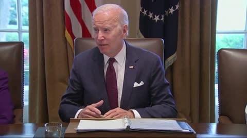 Bumbling Biden Has No Idea How To Give Presentation, Passes It Off To Staffer