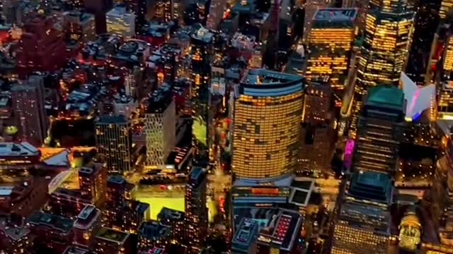 Flying over Manhattan 🌃 Thanks to the photo credit 😊