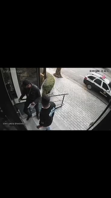 Polícia encontra viatura falsa usada em golpe contra condomínios em SP