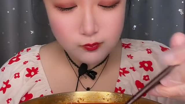 Chinese mukbang eating so fast 🍗🍤🥙🦀