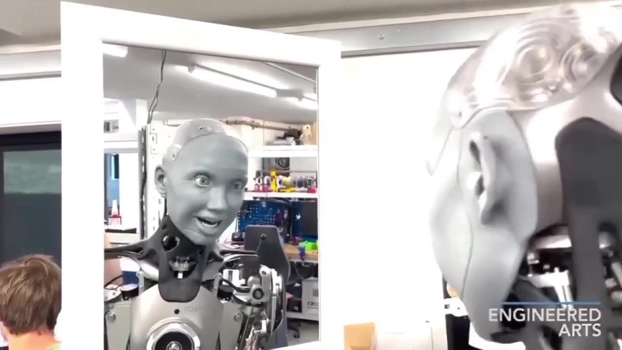 The robot was amazed by itself 🤖