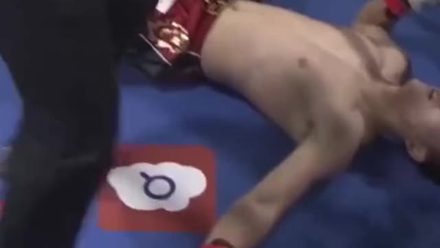 Superbon destroys Chen Muay Thai Head Kick Knockout