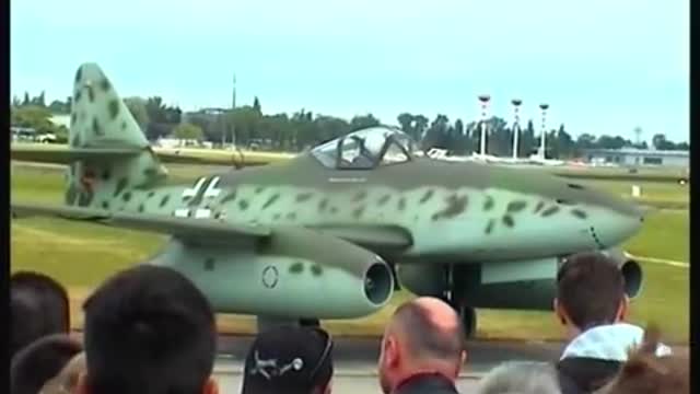 Messerschmitt Me 262 "Schwalbe" - First Flight Over Berlin after 61 Years, Historical Footage!