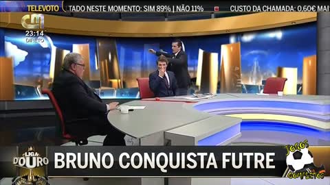 Paulo Futre Da um Beijo em José Manuel Freitas em Direto