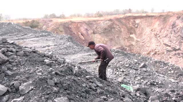 Coal surge comes too late for China's old mine towns