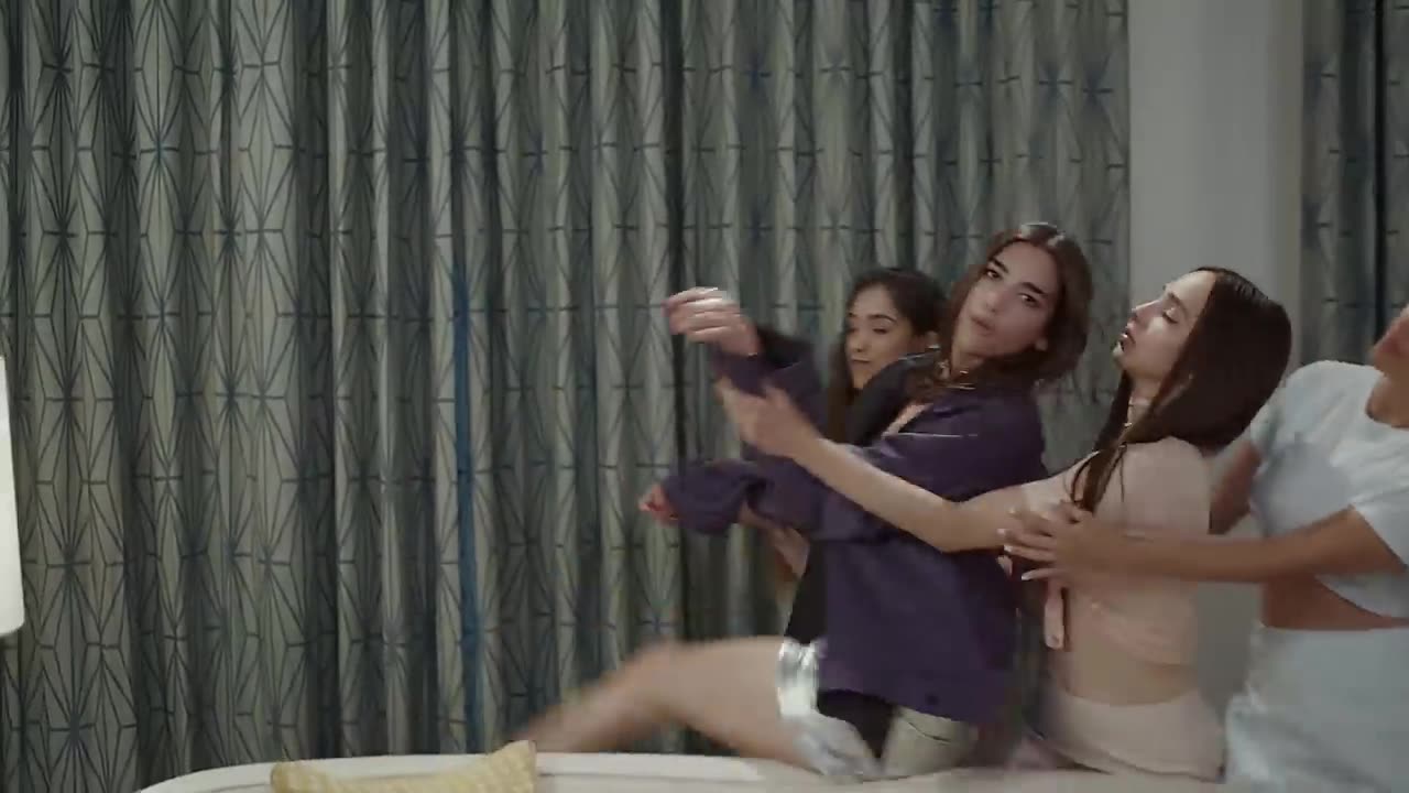 Dua Lipa - New Rules (Official Music Video)